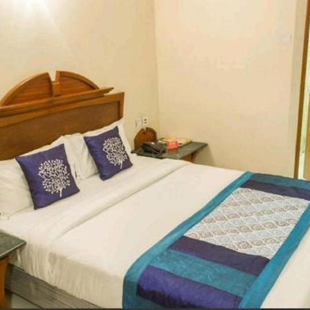Strand Hotel, Colaba Mumbai Exteriör bild
