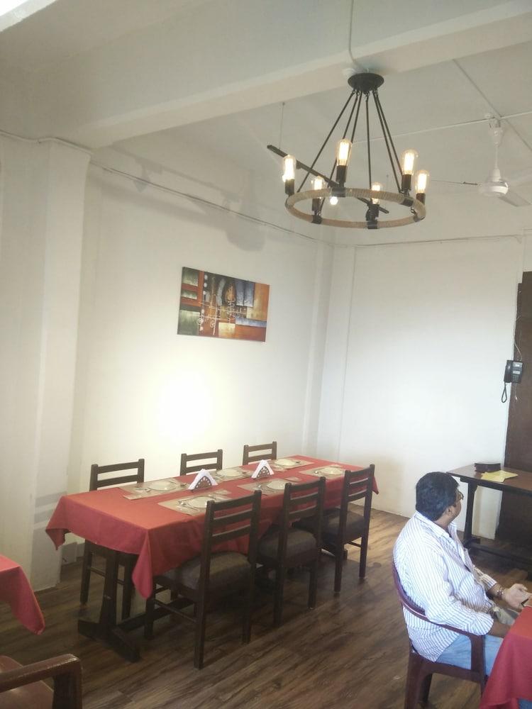 Strand Hotel, Colaba Mumbai Exteriör bild