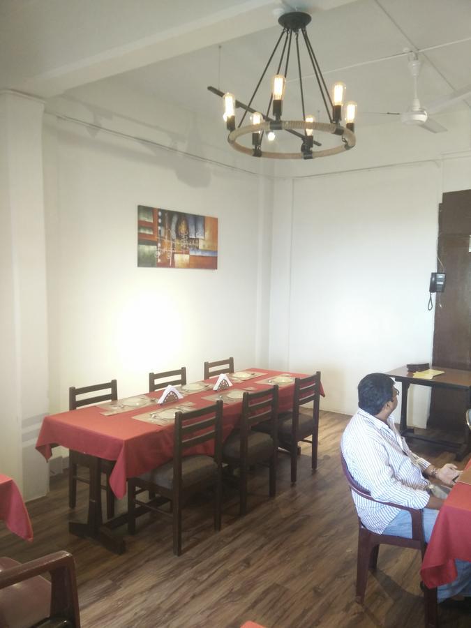 Strand Hotel, Colaba Mumbai Exteriör bild