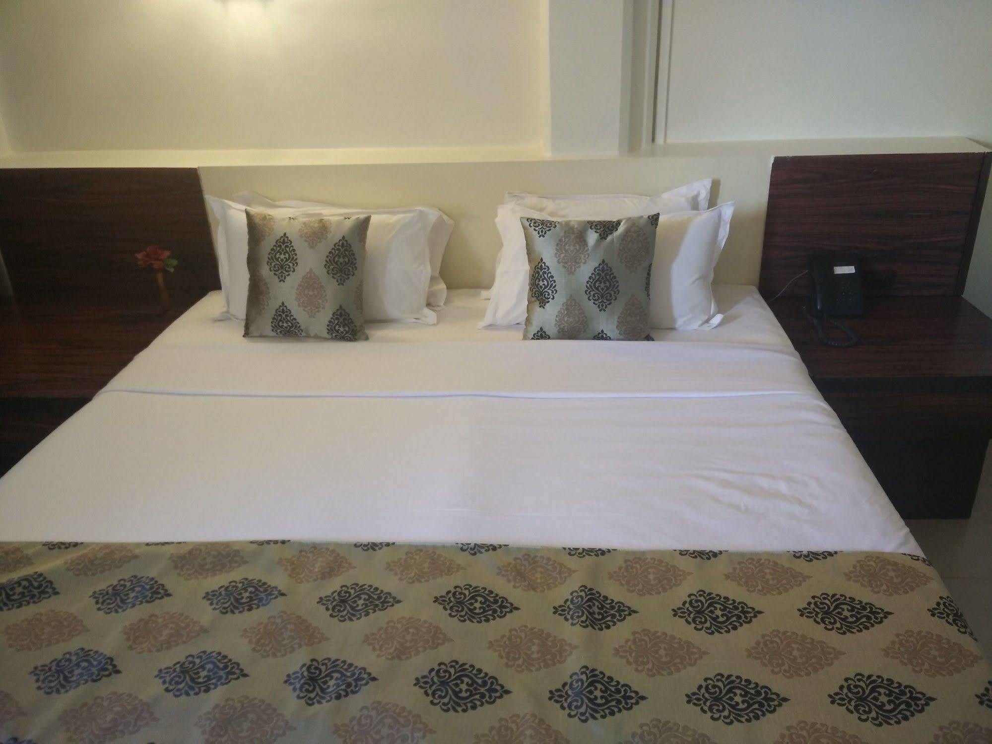 Strand Hotel, Colaba Mumbai Exteriör bild