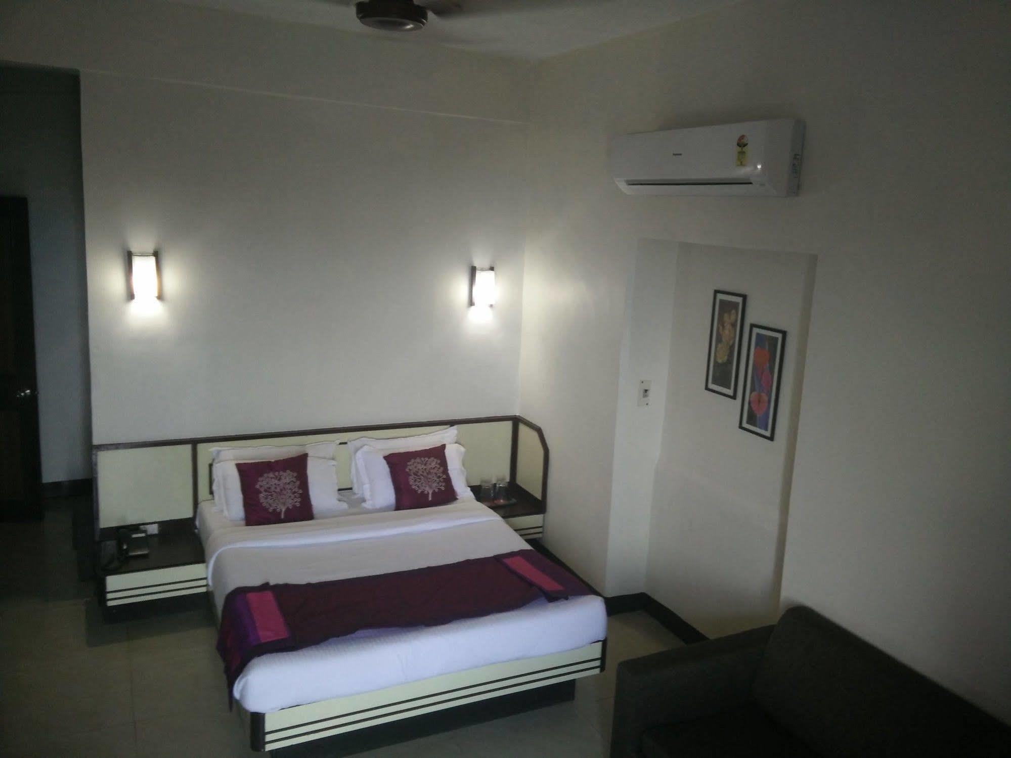 Strand Hotel, Colaba Mumbai Exteriör bild